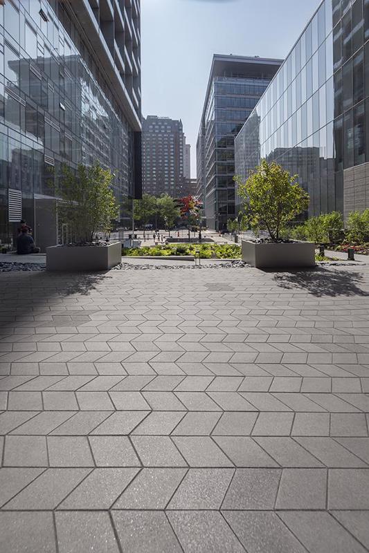 Commercial paver Diamond Smooth pavé 2022 C A114 Humaniti Hotel Montreal R A P08135 H D R